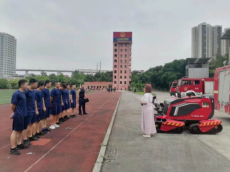 舉升搶險(xiǎn)主戰(zhàn)消防車、全地形消防滅火機(jī)器人巡展演示圓滿結(jié)束